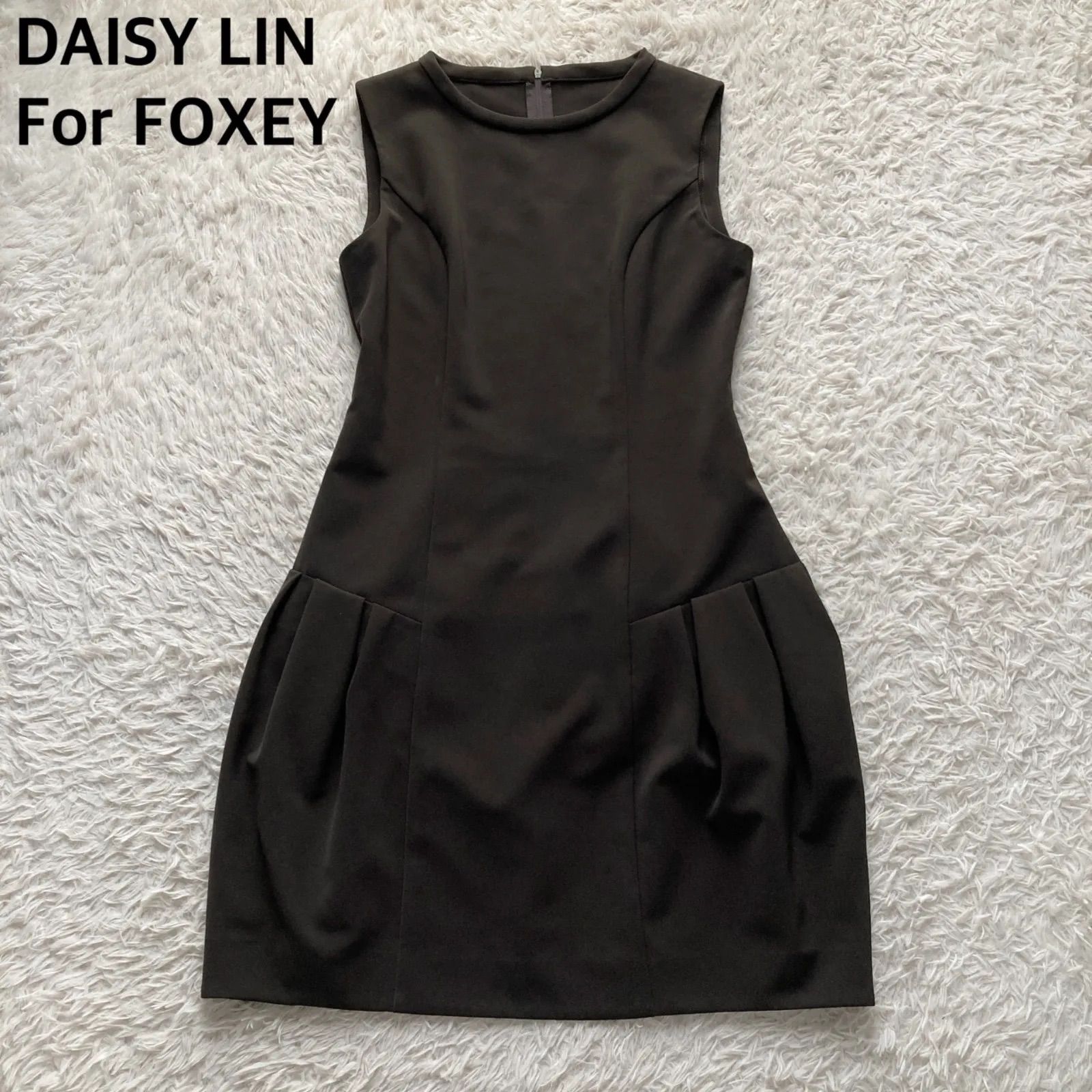 デイジーリンフォクシー DAISY LIN for FOXEY 日本製 ノースリーブワンピース ドレス タック フレア コクーン ひざ丈 茶 ブラウン 38サイズ S相当 上品 フォーマル パーティー お呼ばれ セレモニー オケージョン 美シルエット 良品