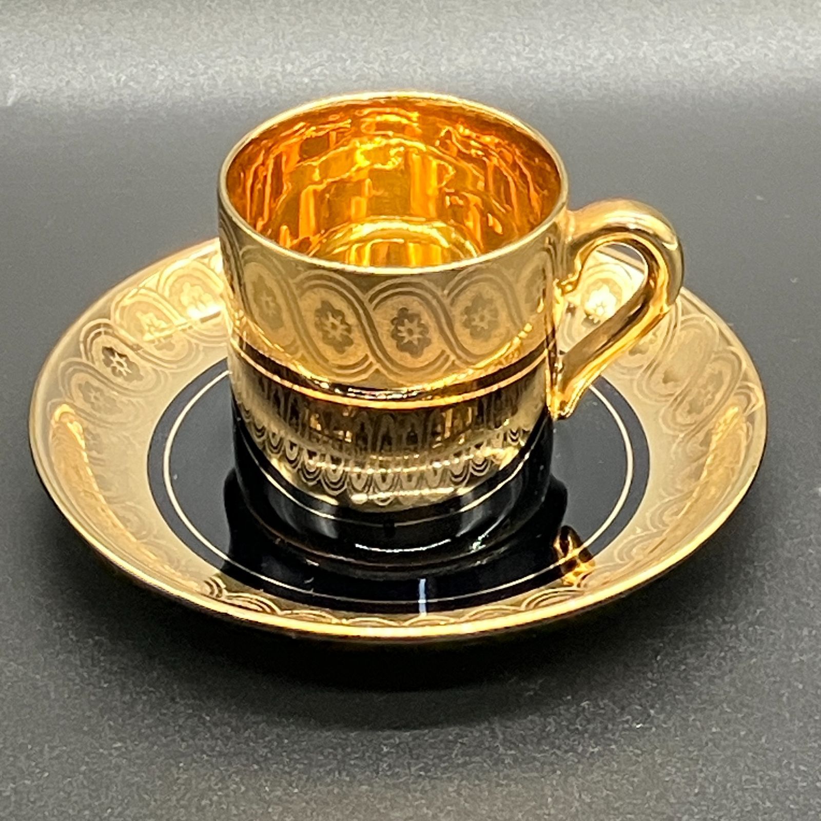 英国 アンティーク　Gibson&sons　漆黒花金紋 ゴージャスな ゴールド × ブラック キャビネット カップ＆ソーサー ( INPG09 / POP_2102 )