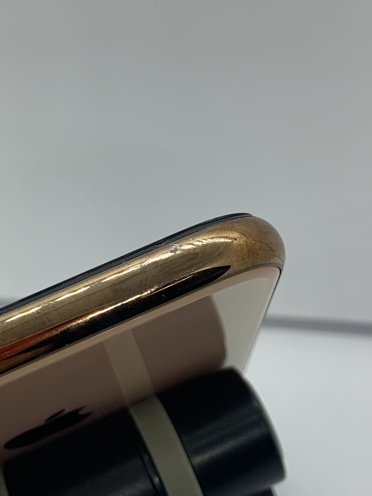 中古・画面キズ有・フレームキズ有】iPhone XS 64GB ゴールド SIM