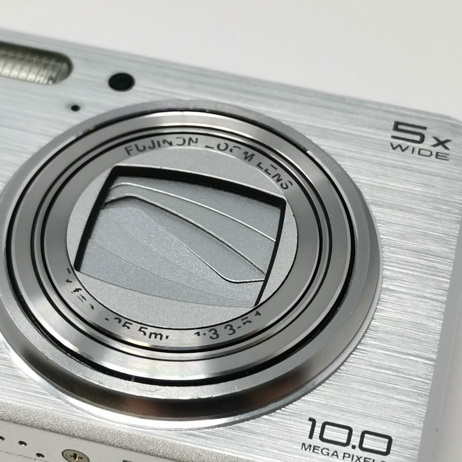 FUJIFILM FinePix J150W シルバー デジタルカメラ 中古品 充電器ない