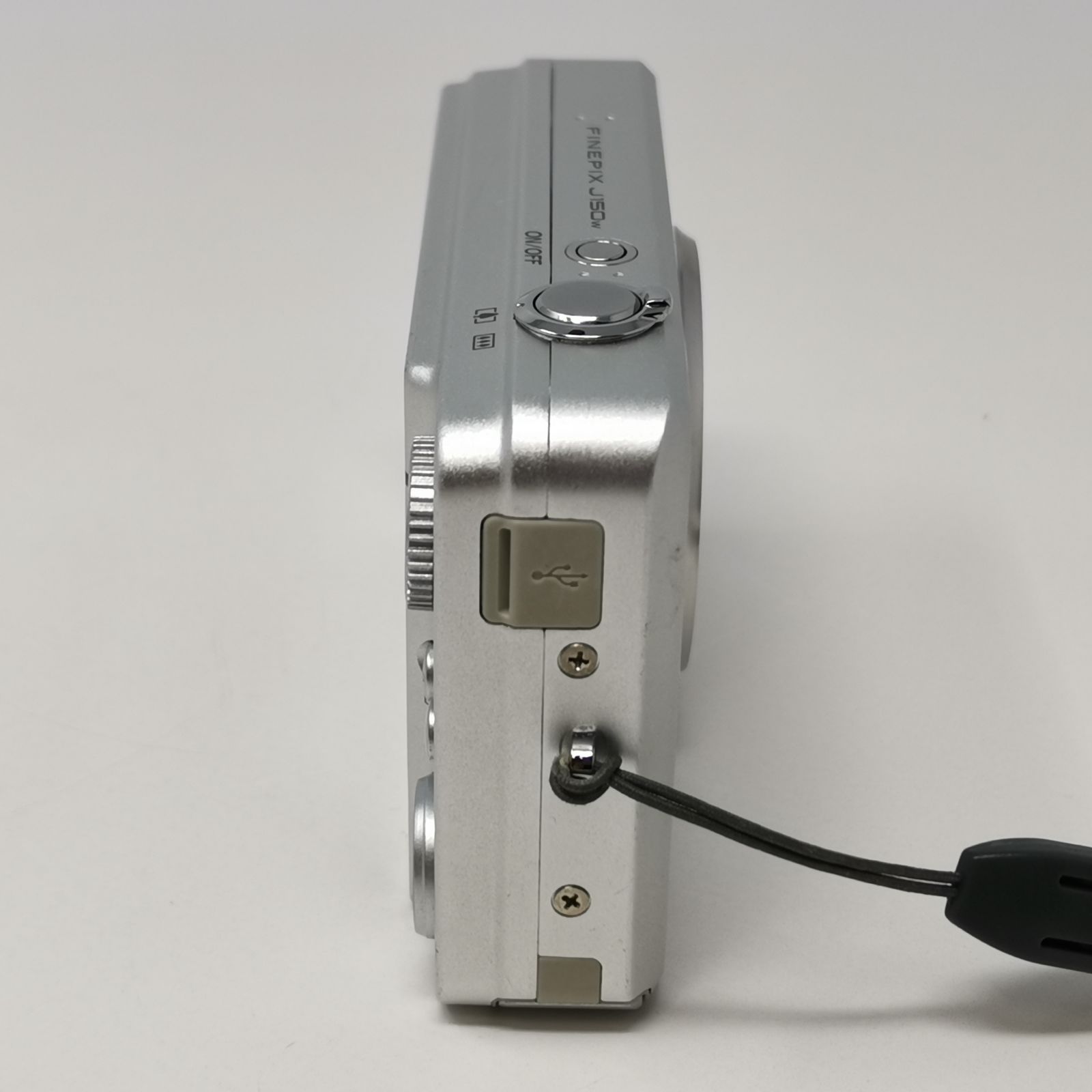 FUJIFILM FinePix J150W シルバー デジタルカメラ 中古品 充電器ない