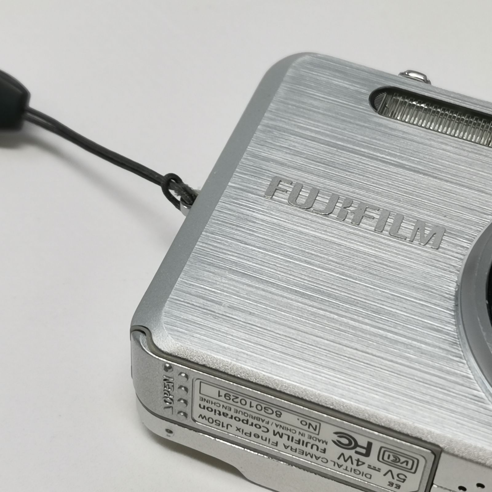 FUJIFILM FinePix J150W シルバー デジタルカメラ 中古品 充電器ない