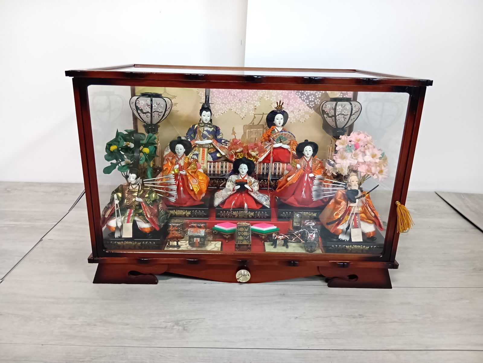 ひな人形 七人飾り ガラスケース入り オルゴール ライト付き 動作品_