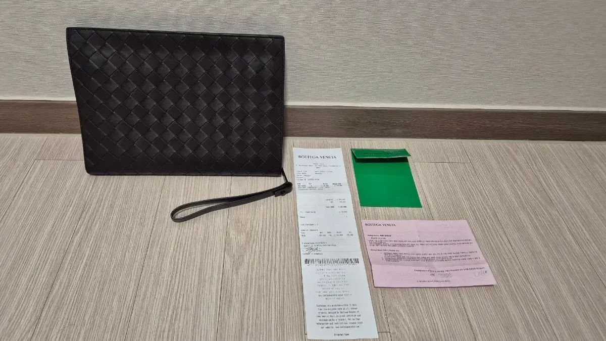 ボッテガ新モデル ストラップ ジッパー クラッチバッグ レシート 保証書含む
