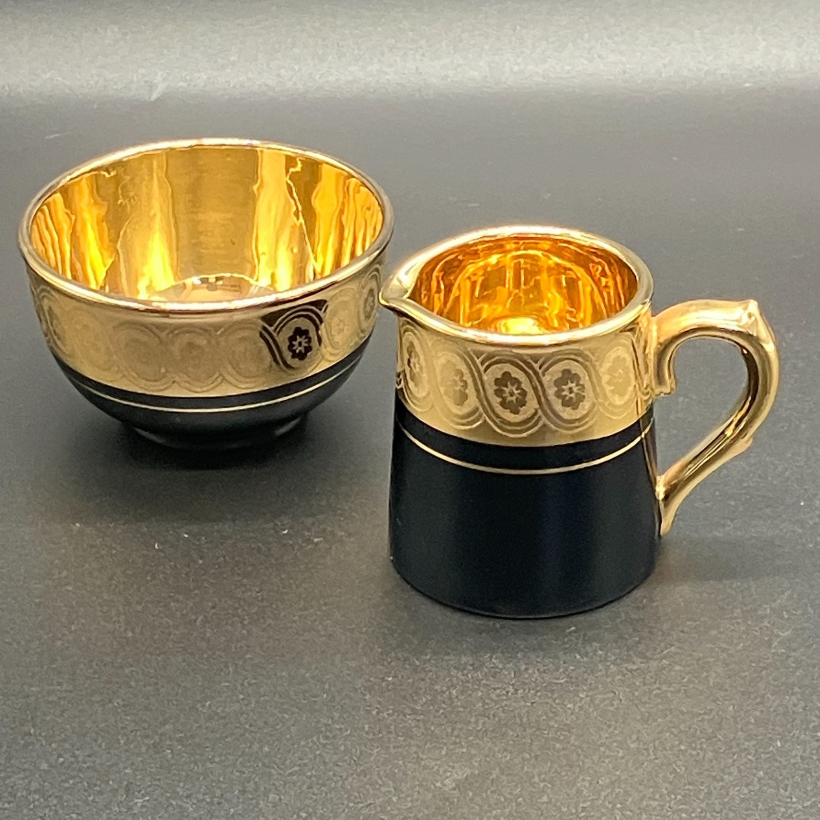 英国 アンティーク　Gibson&sons　漆黒花金紋 ゴージャスな ゴールド × ブラック シュガーボウル ＆ ミルクポット ( INPG09 / POP_2103 )