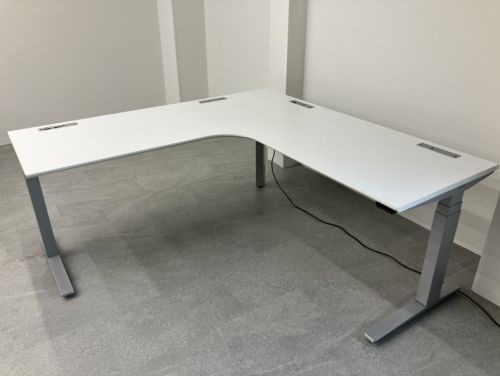 中古品】オカムラ スイフトシリーズ 電動昇降式1750L型デスク 3S175P