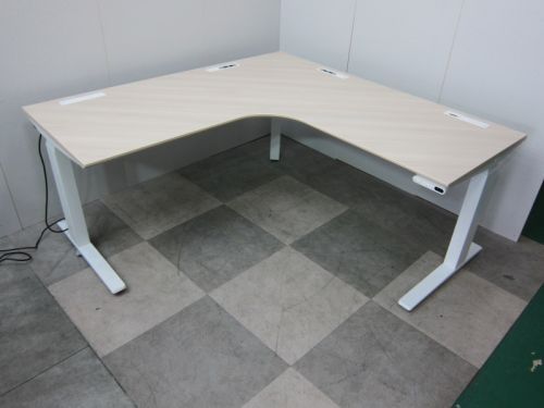 【中古品】オカムラ スイフト（Swift）シリーズ 電動昇降式1540L型デスク 3S177P MX61 ナチュラル
