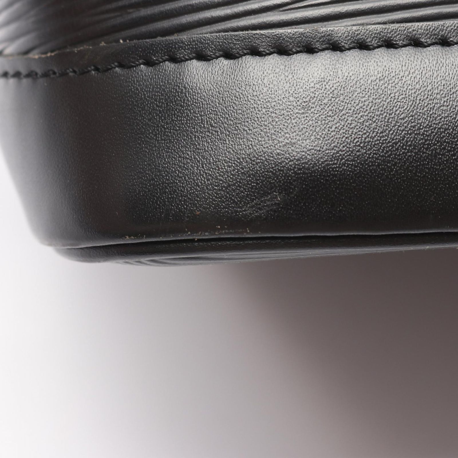 ルイ・ヴィトン LOUIS VUITTON ハンドバッグ アルマ エピ ノワール 