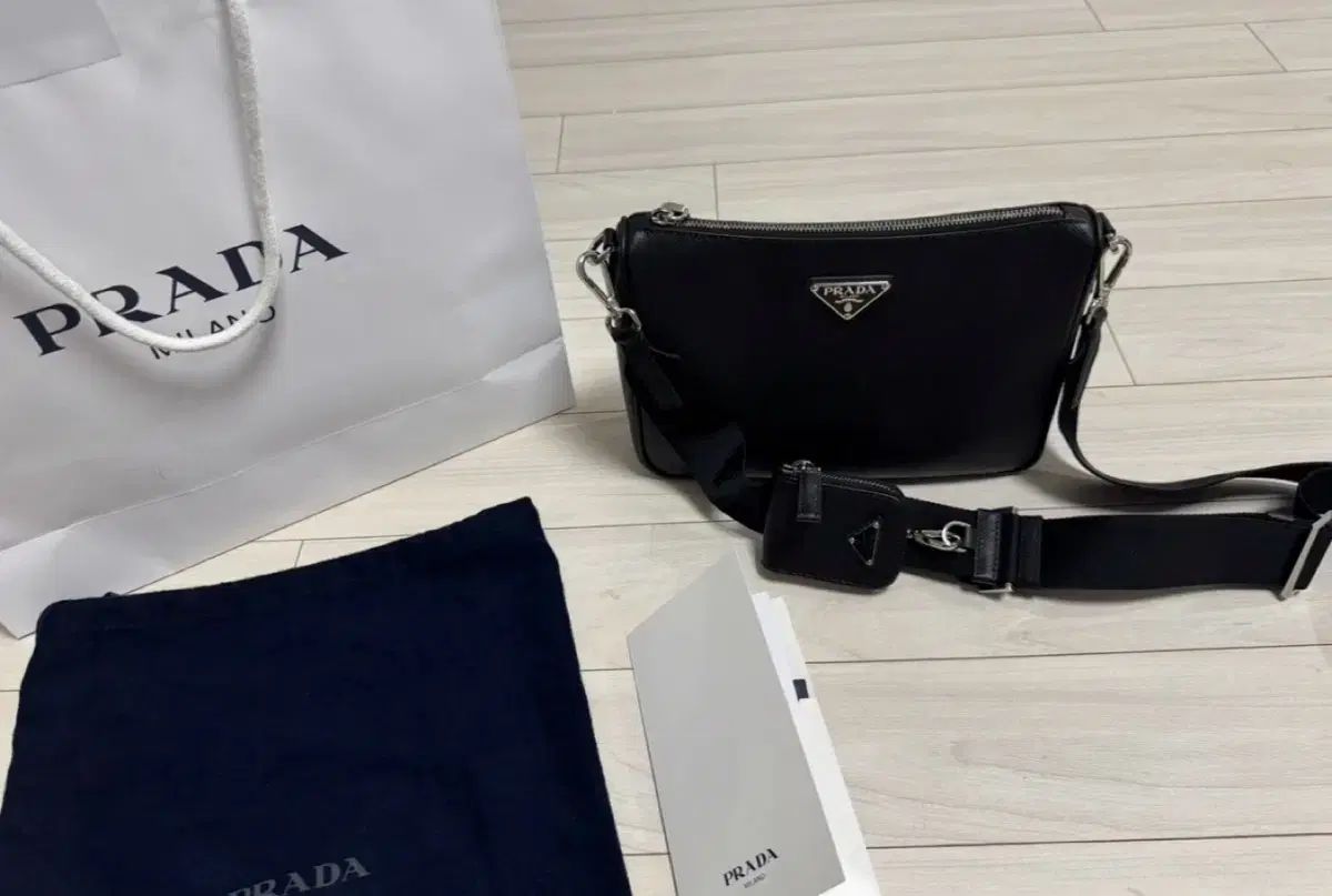 PRADA プラダ サフィアーノ クロスバック ユニセックス 25/11月 店舗購入