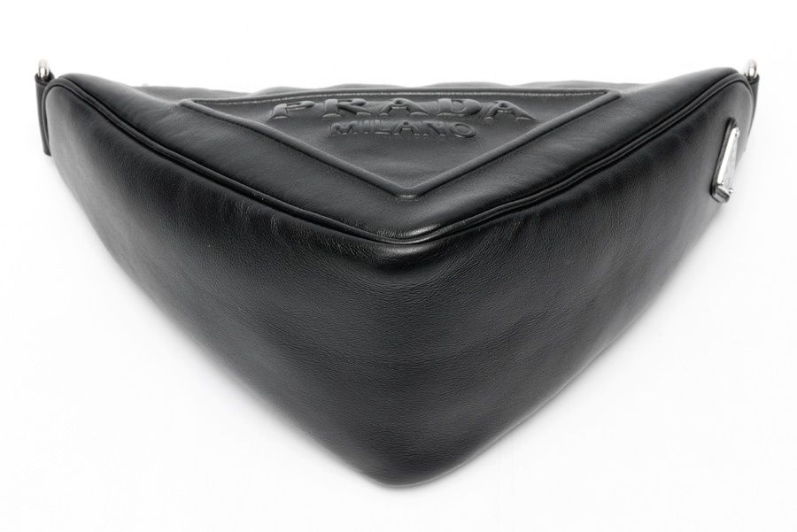 プラダ / PRADA トライアングル エンボスロゴ ショルダーバッグ 1BH190