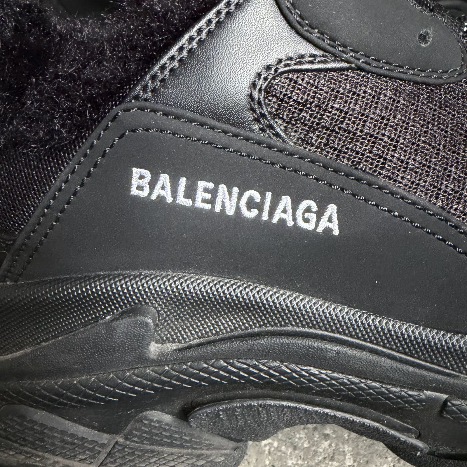 BALENCIAGA バレンシアガ　トリプルS ダッドスニーカー　総ロゴ　43 BALENCIAGA TRIPLE S FUR ダッドスニーカー ブラック 43 バレンシアガ