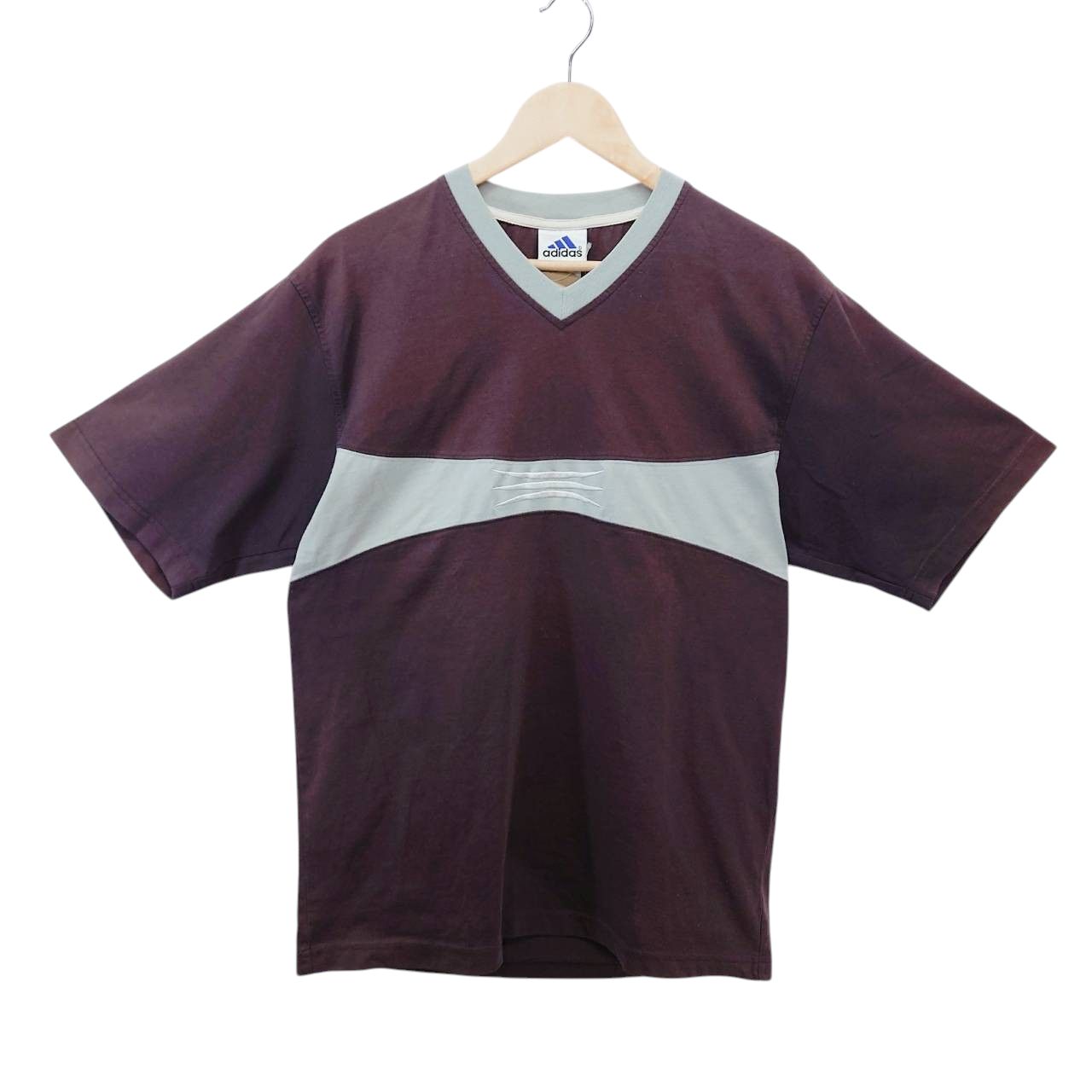 adidas アディダス Vネック 半袖 Tシャツ L ブラウン グレー 切替 デザイン アディダス ロゴ スポーツ ミックス サッカー テック系 ヴィンテージ 古着 メンズ カットソー 半袖Tシャツ ストリート カジュアル トップス 希少 配色デザイン