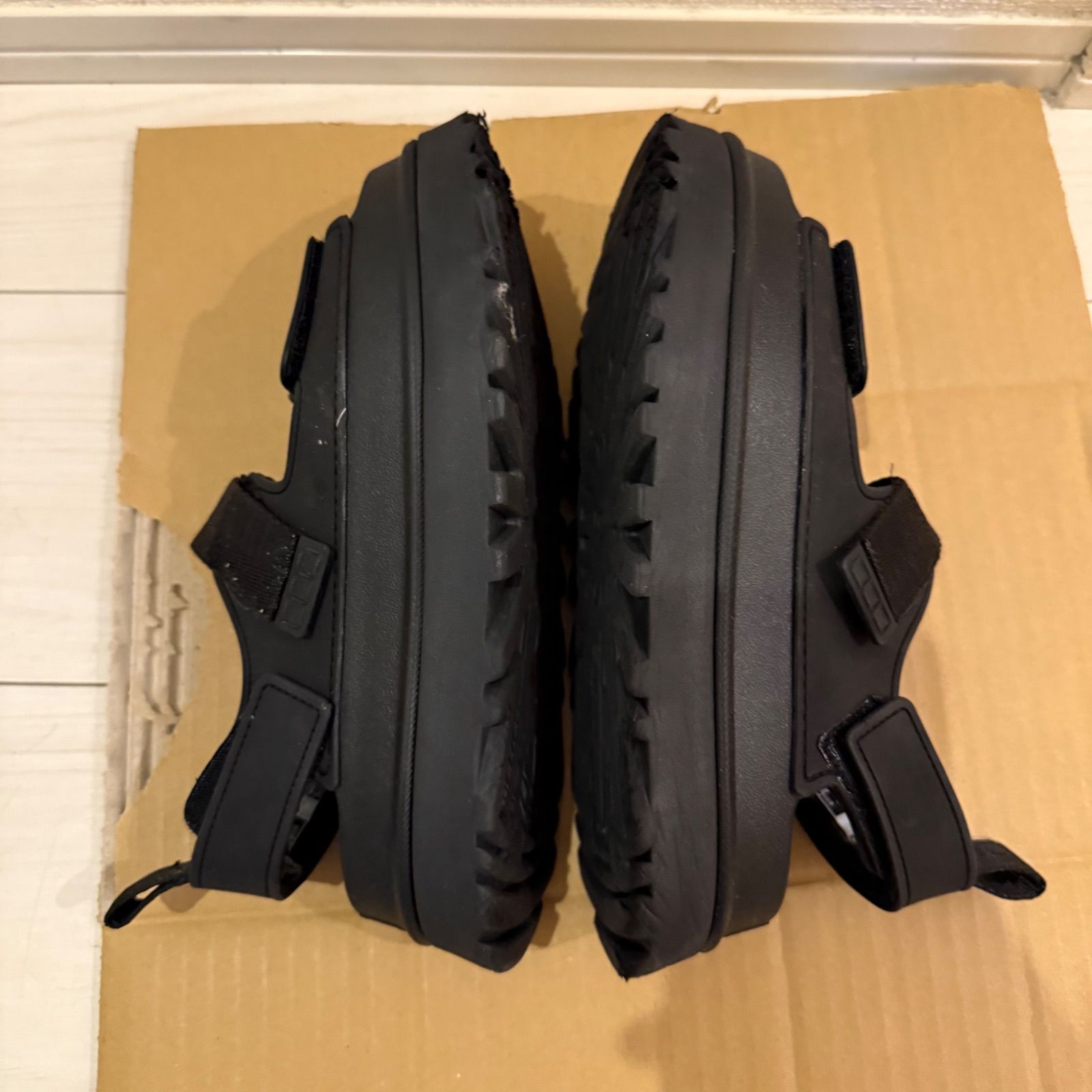 UGG GOLDENGLOW BLACK アグ ゴールデングロウ ブラック 黒 サンダル 23cm