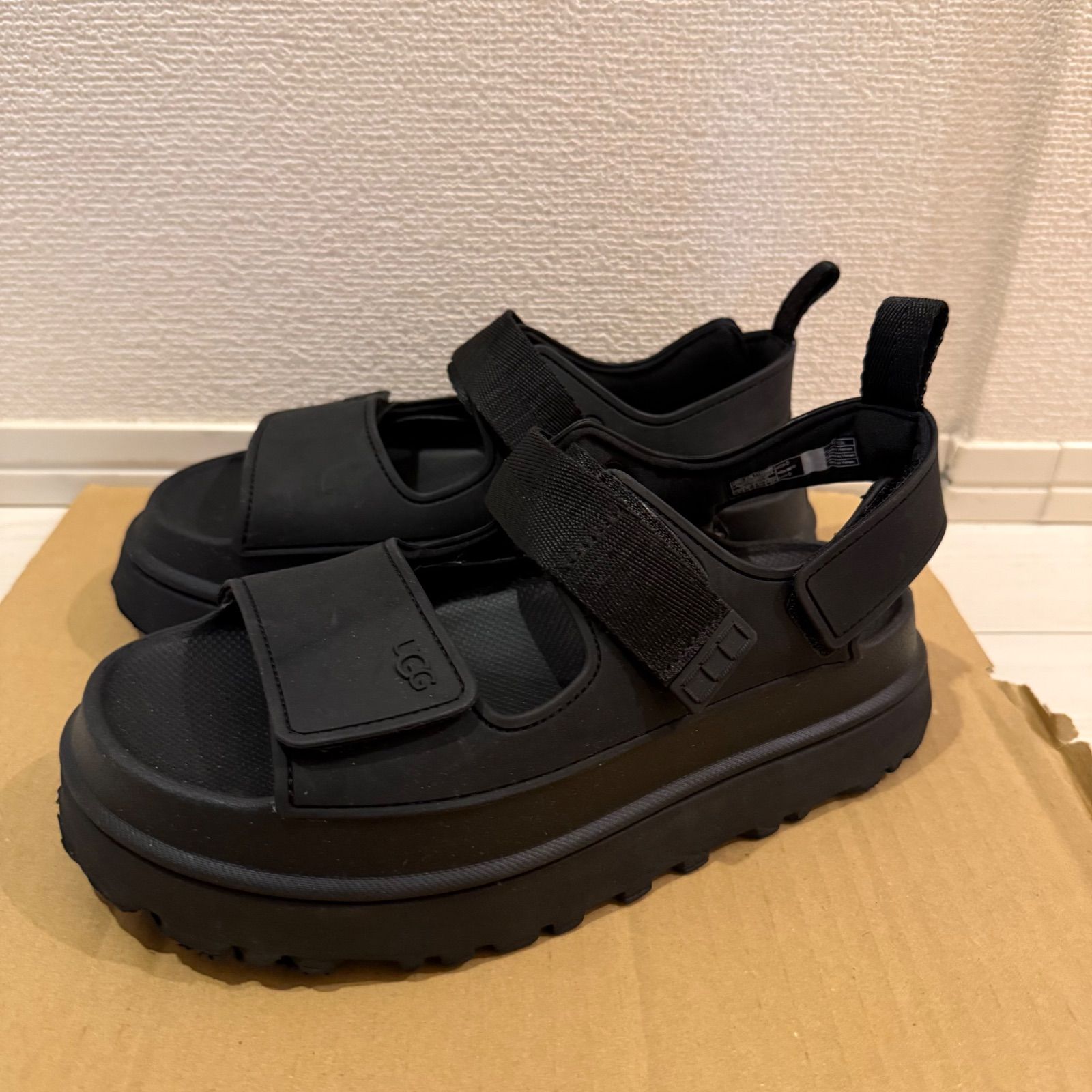 UGG GOLDENGLOW BLACK アグ　ゴールデングロウ　ブラック　黒　サンダル　 23cm