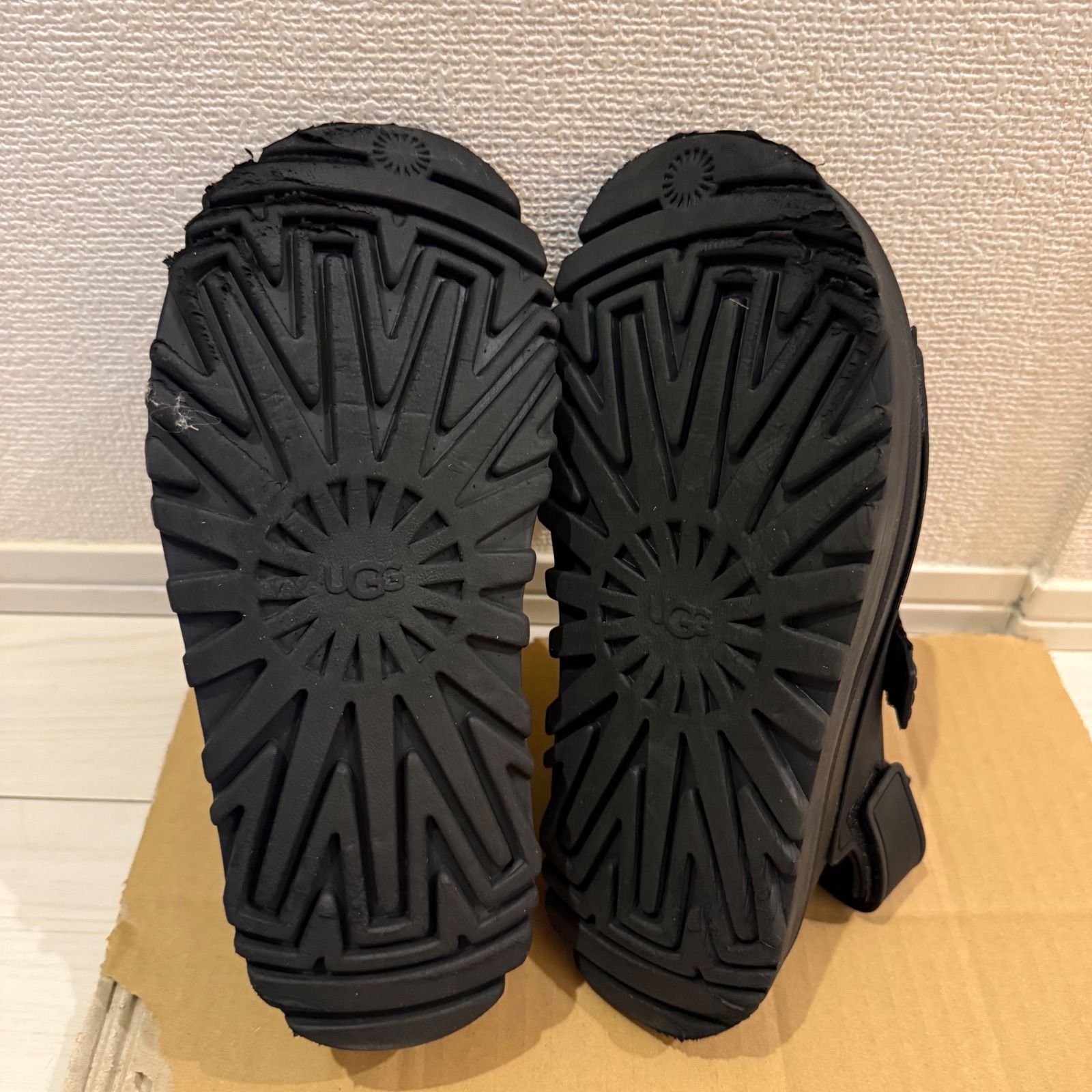 UGG GOLDENGLOW BLACK アグ ゴールデングロウ ブラック 黒 サンダル 23cm