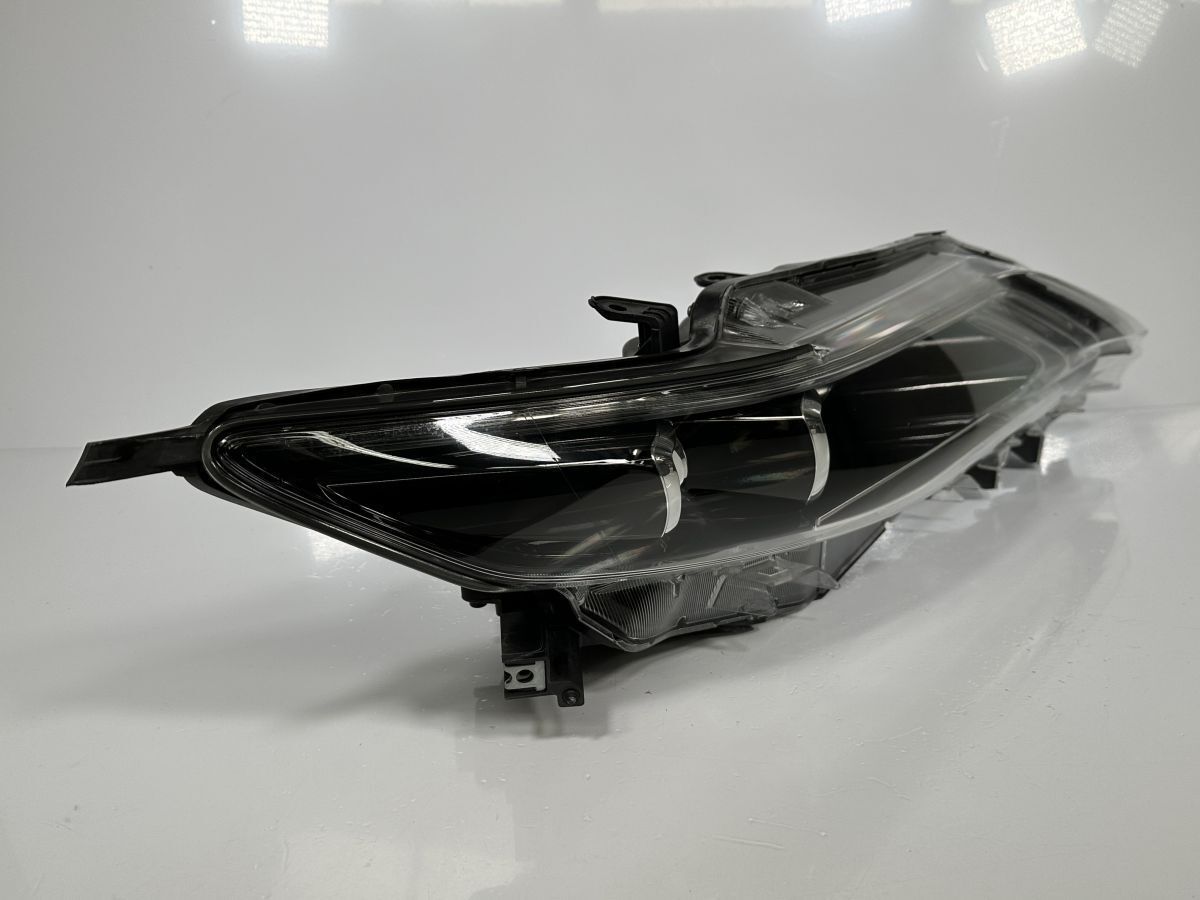 60系 ハリアー ZSU60W AVU65W 前期 純正 右ヘッドライト 右ライト LED