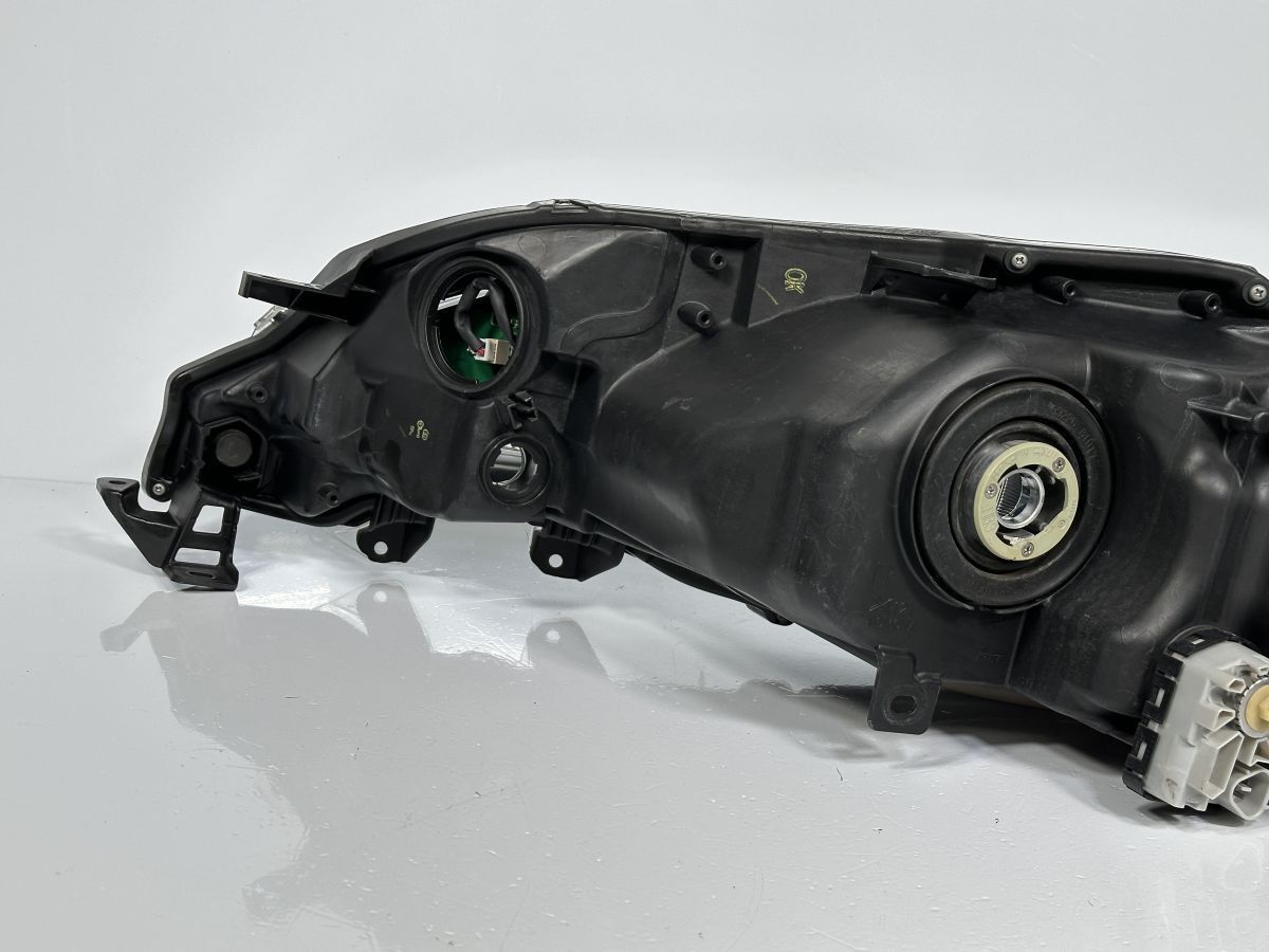 60系 ハリアー ZSU60W AVU65W 前期 純正 右ヘッドライト 右ライト LED