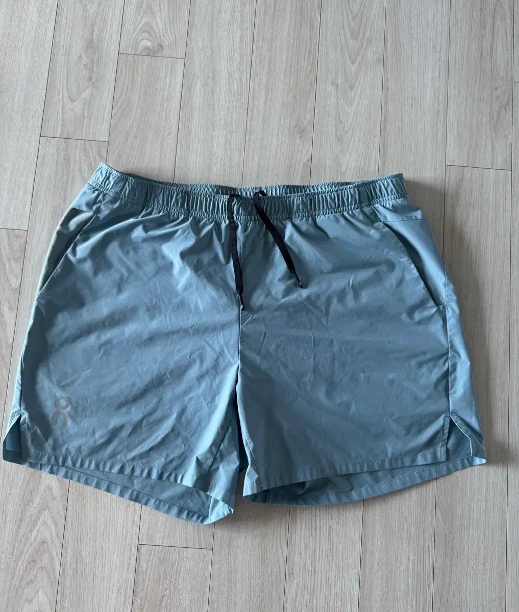 オン ランニング フォーカス ショーツ L