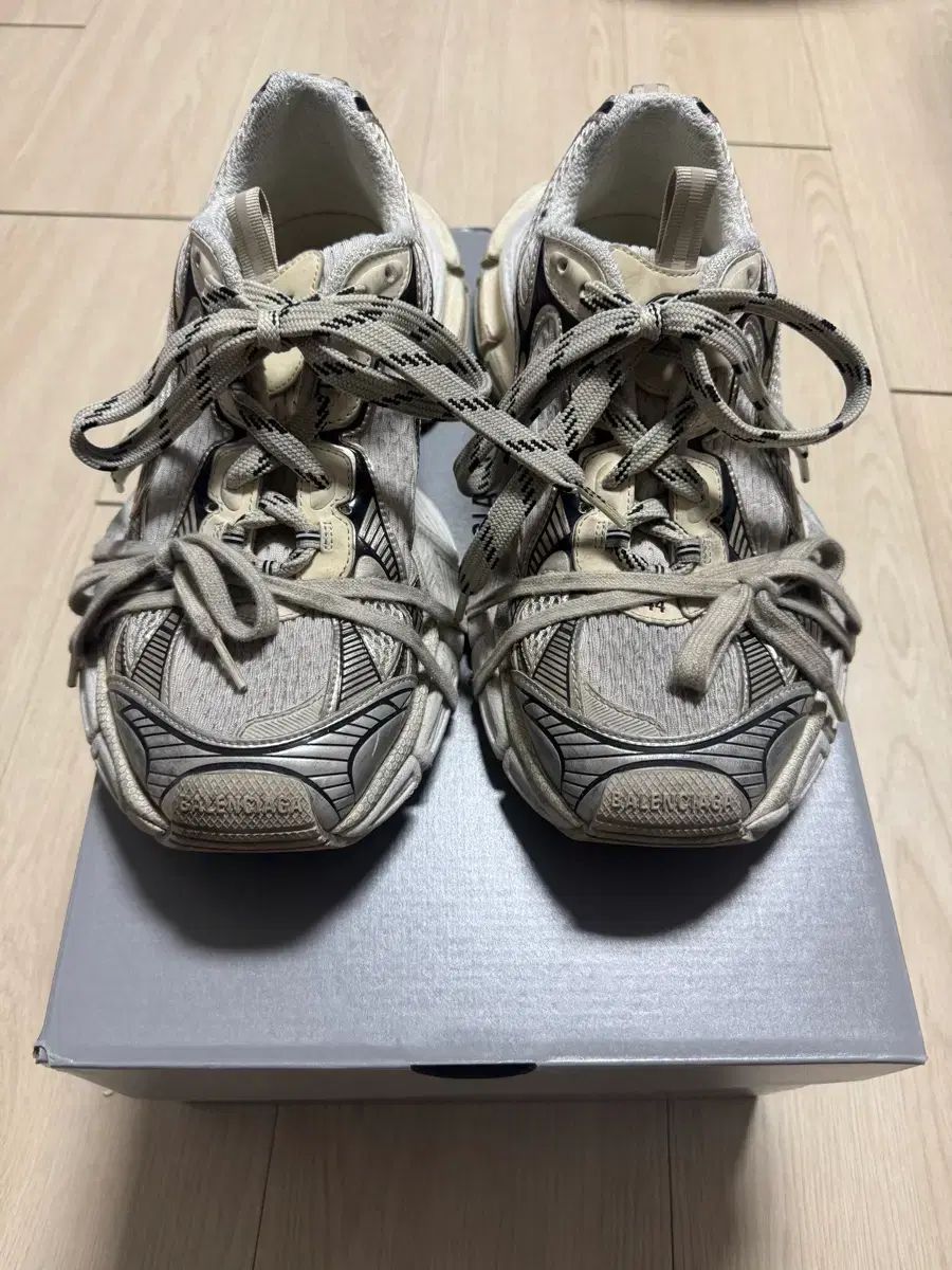 バレンシアガ 3XL ベージュ 44サイズ 出品