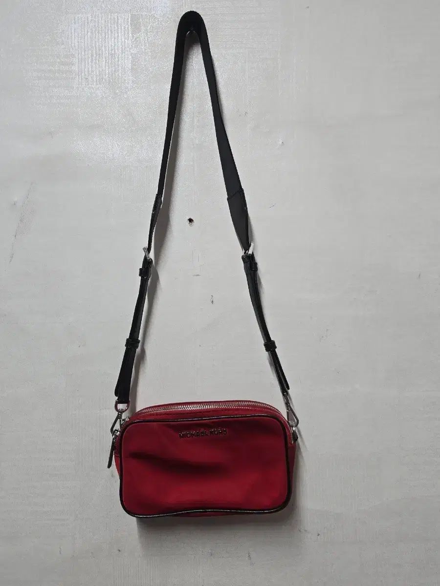 マイケルコース レッド カメラバッグ 7,215円