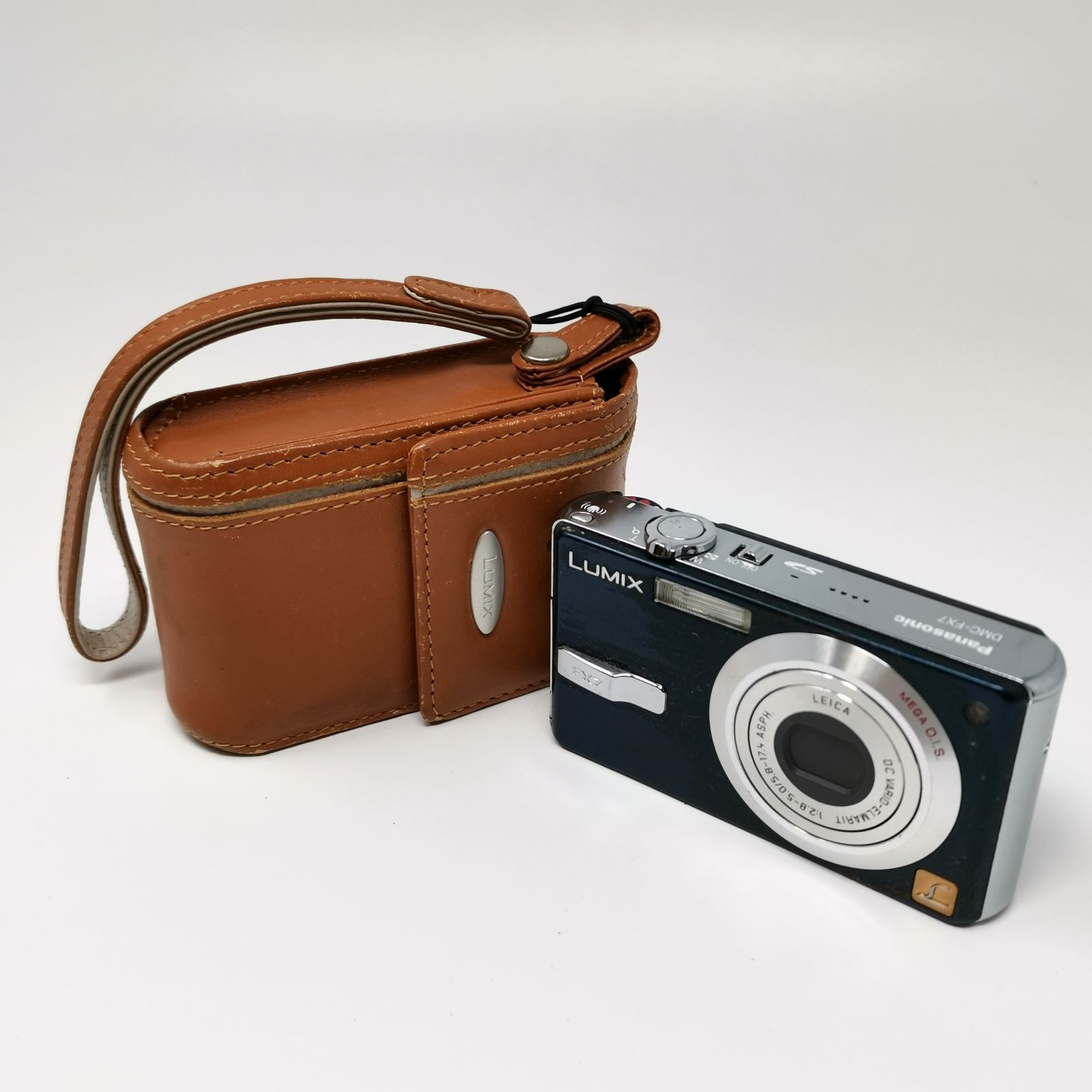 Panasonic DMC-FX7 ブラック 充電池無し カメラ Panasonic LUMIX DMC-FX7 紺色 バッテリーなし ケース付 本体