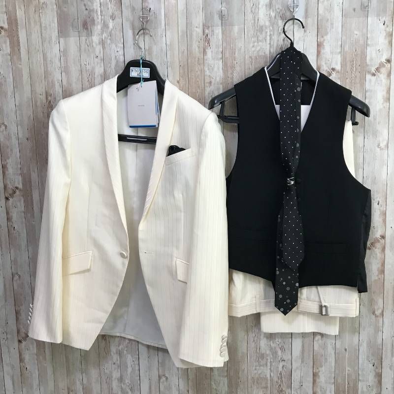 タ　Savile Hardy Amies　タキシード　ベージュ　ネクタイ　スカーフ付き