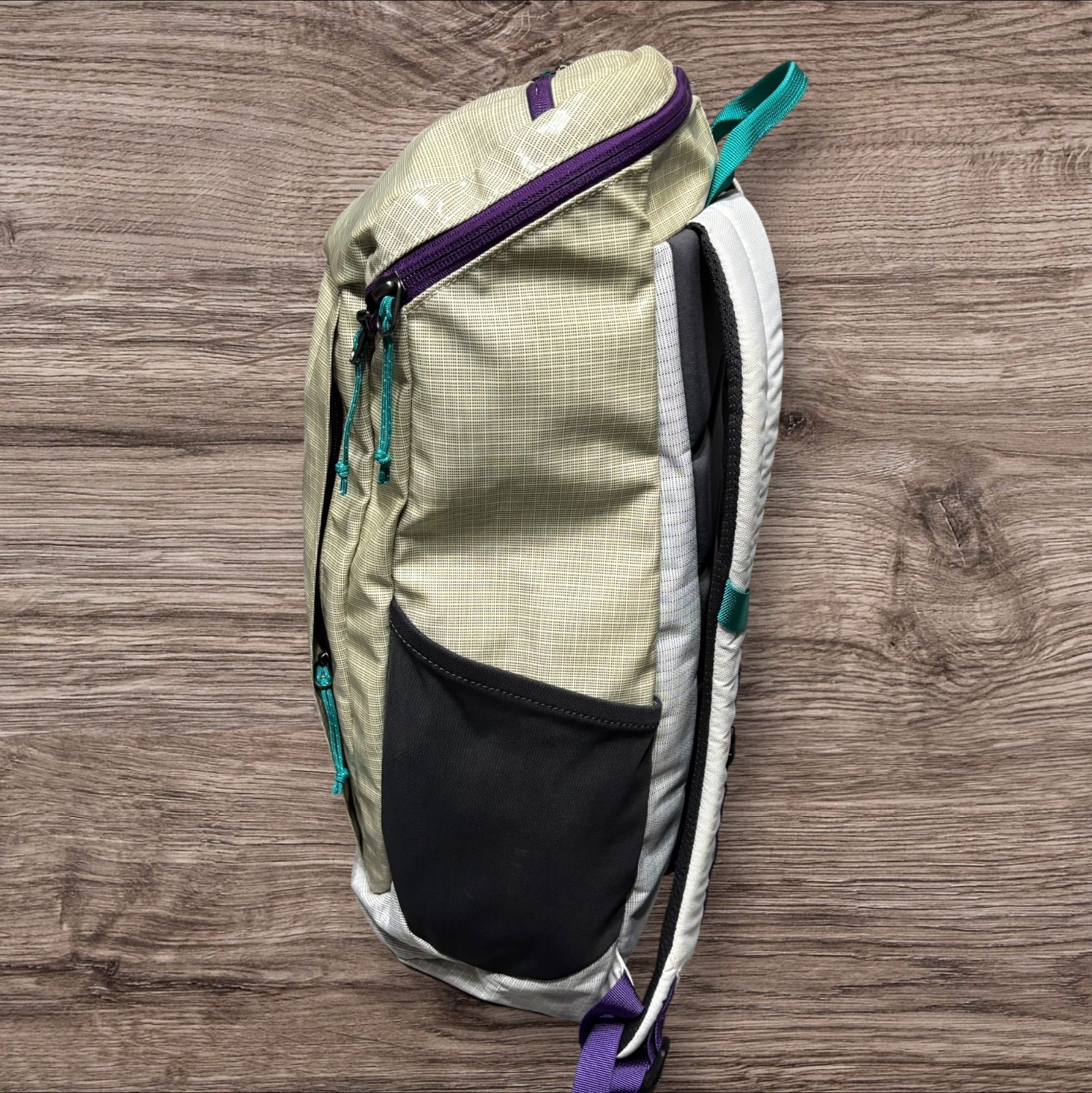 patagonia パタゴニア ブラックホール バックパック 希少カラー - メルカリ