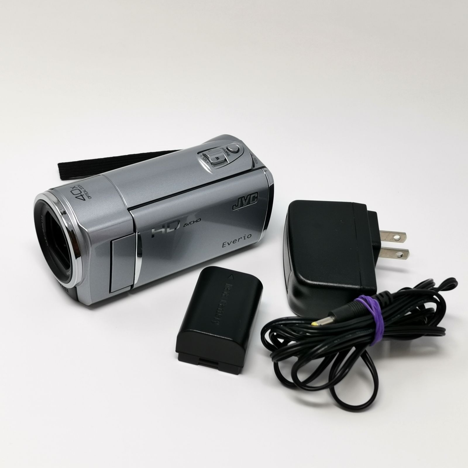 JVC Everio HDビデオカメラ 本体 SDカードなし 充電コード付 動作確認 中古品 管理番号KKVNMKO434