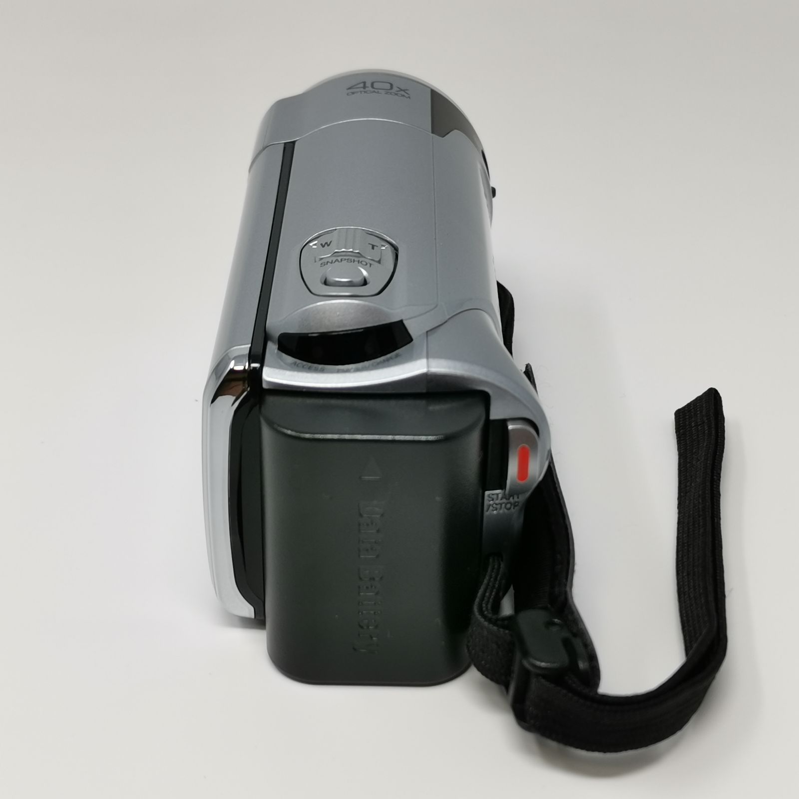 JVC Everio HDビデオカメラ 本体 SDカードなし 充電コード付 動作確認 中古品 管理番号KKVNMKO434