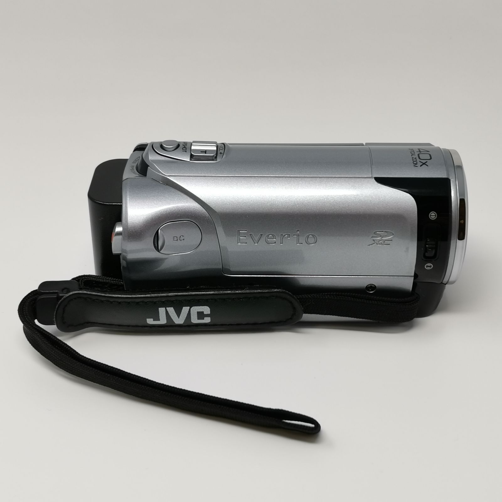 JVC Everio HDビデオカメラ 本体 SDカードなし 充電コード付 動作確認 中古品 管理番号KKVNMKO434