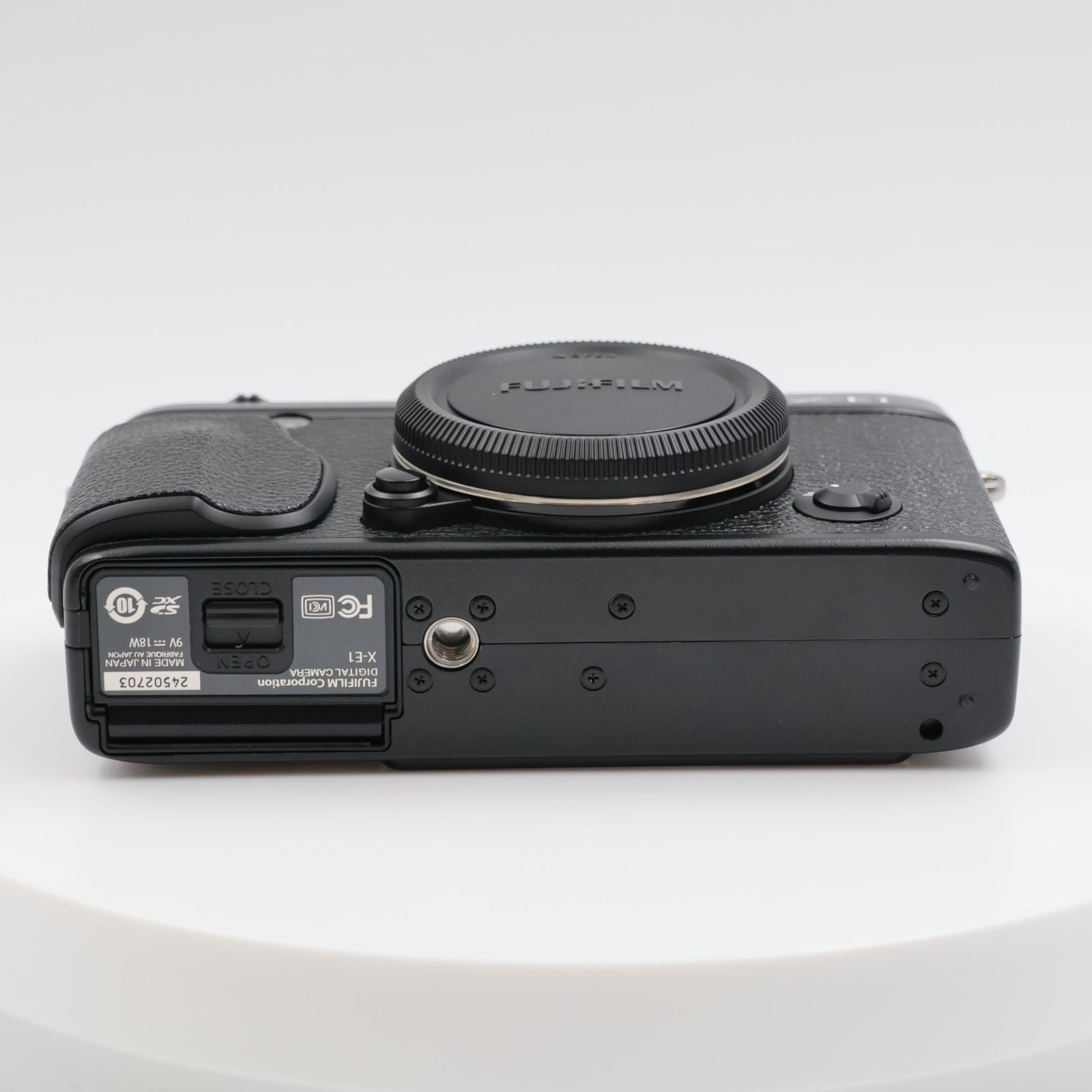 □新品同様□ FUJIFILM X-E1 ボディ ブラック ミラーレス一眼カメラ 