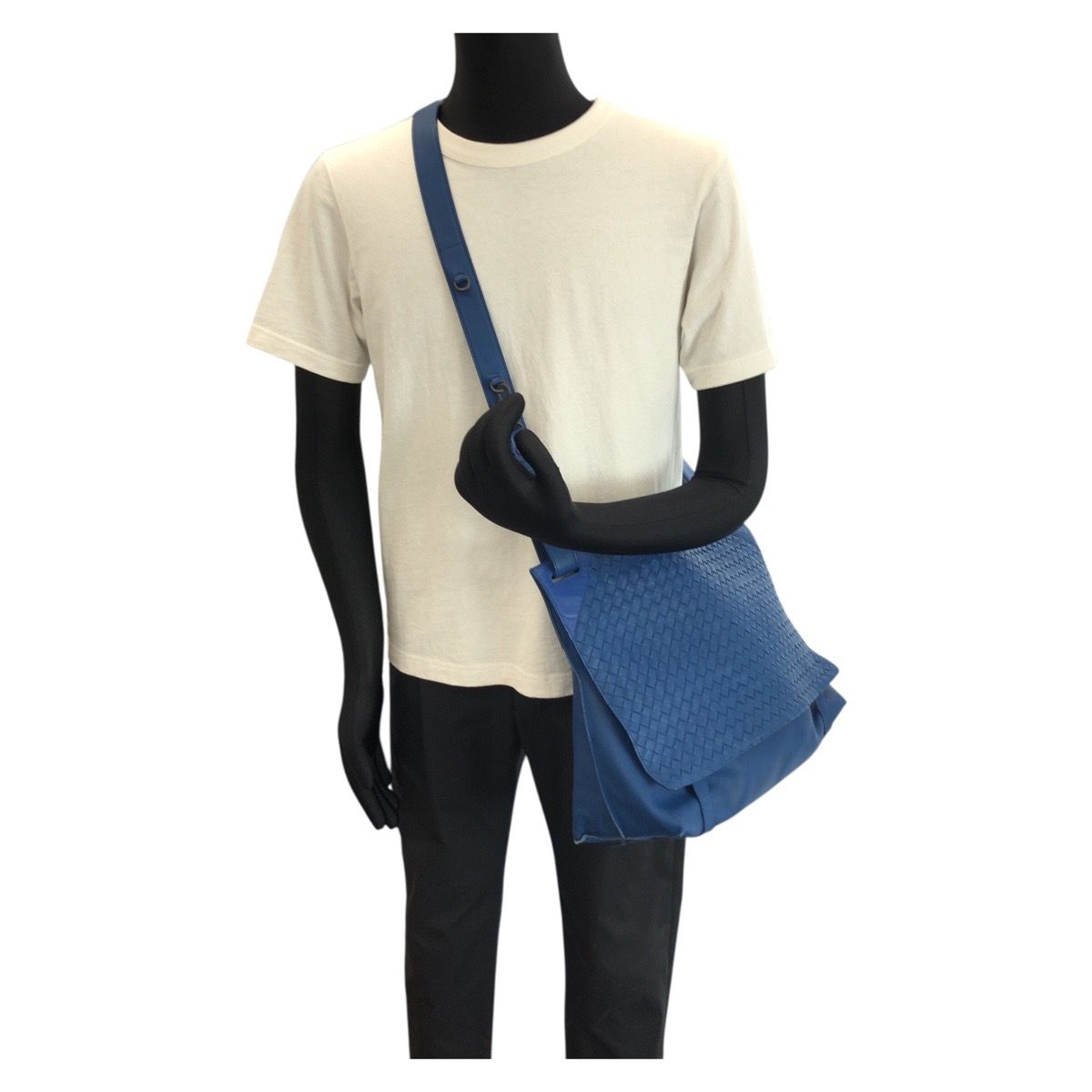 美品 BOTTEGAVENETA ボッテガヴェネタ イントレチャート ブルー レザー 