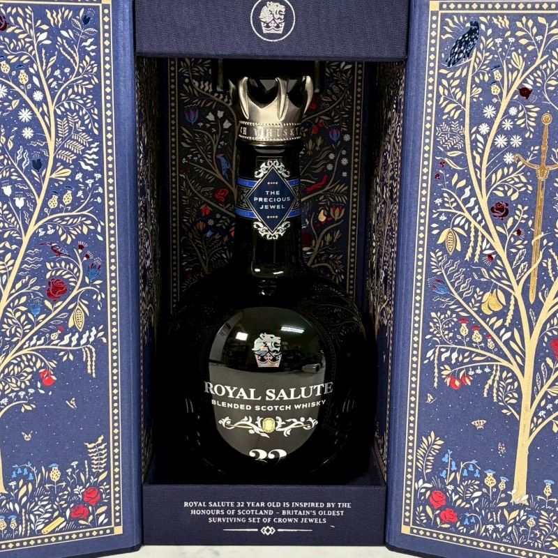 【超美品】 SALUTE 32年　化粧箱付き空き瓶 Royal Salute 32年 BLENDED SCOTCH WHISKY 空き瓶 化粧箱 509K0 - メルカリ