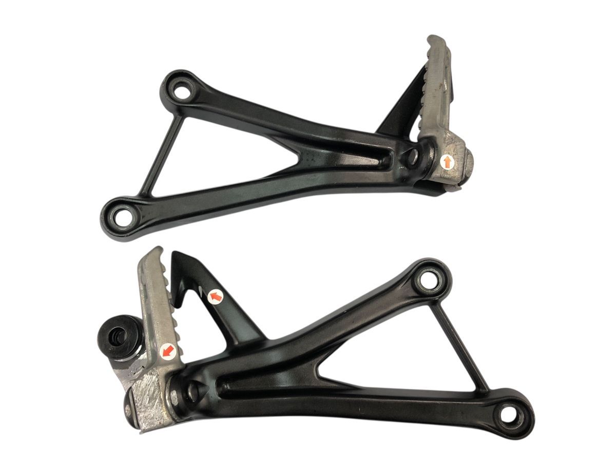 kawasaki　ZX-4RR　ZX-4R　ZX400P　タンデムステップ　割れ無し　左右セット　補修　流用　純正戻しにも（中古）2900-N2569 10,295円