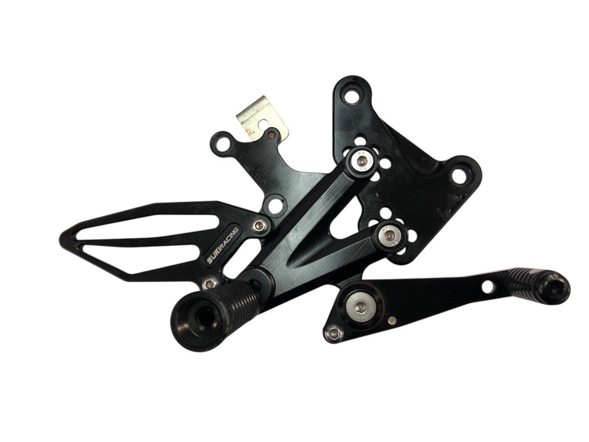 kawasaki　ZX-4RR　ZX-4R　ZX400P　バックステップ　右　スキレーシング　曲り無し　補修　予備にも（中古）2900-N2575