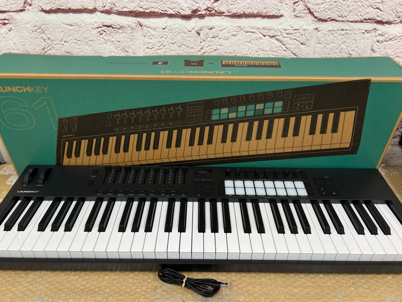 Novation/Launchkey 61 Mk4 | MIDIキーボード 35,750円