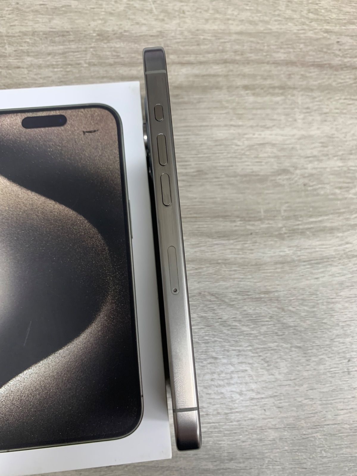 iPhone 15 Pro 256 GB ナチュラルチタニウム MTUF3J/A SIMロフリー動作 