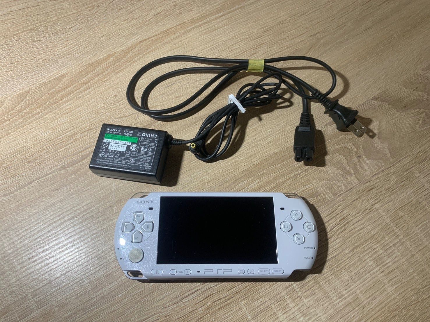 0591 PlayStation ポータブル PSP 3000 パールホワイト 動作確認済み 【ネ】