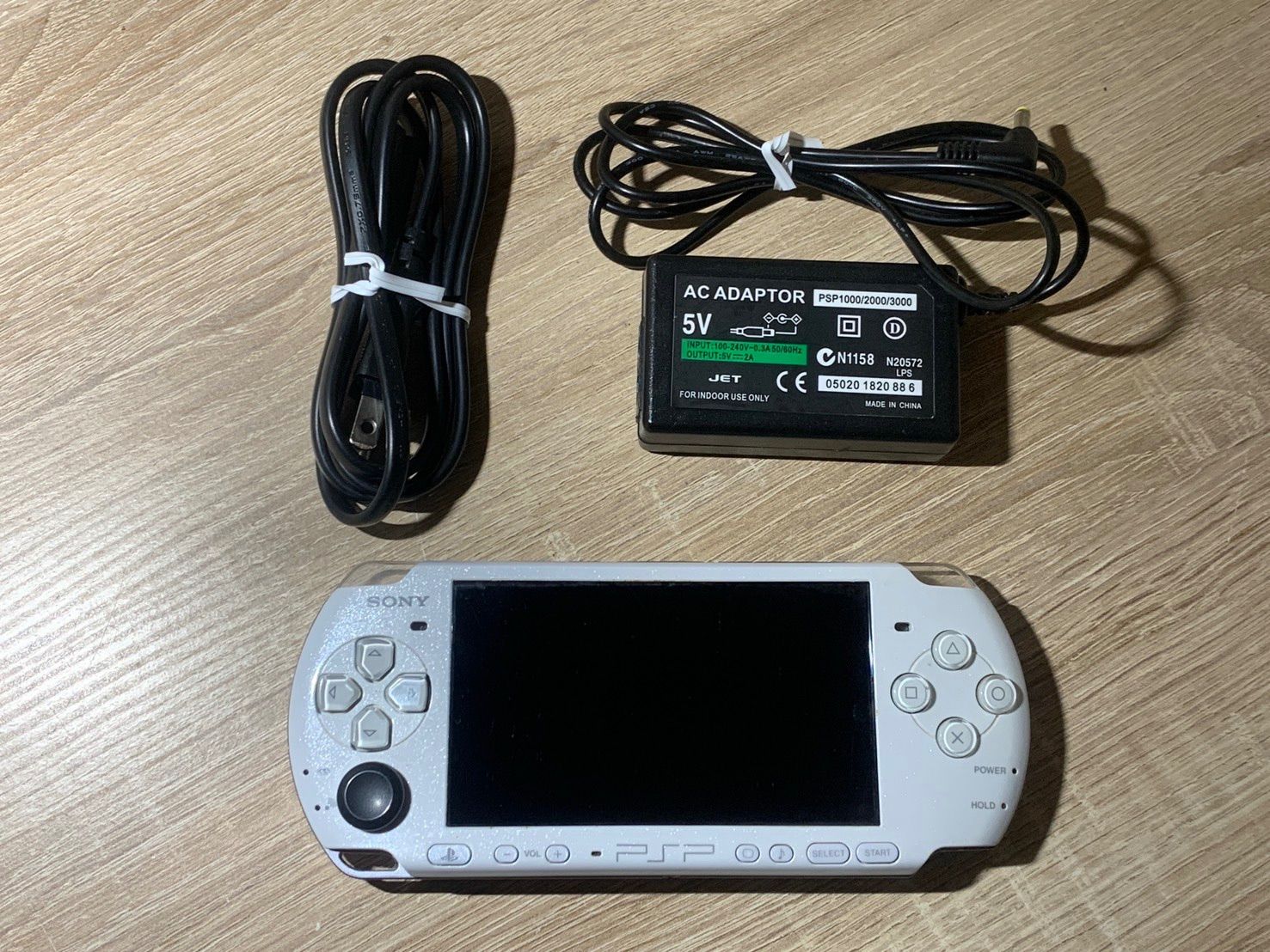 0611 PlayStation ポータブル PSP 3000 パールホワイト 動作確認済み 【ネ】