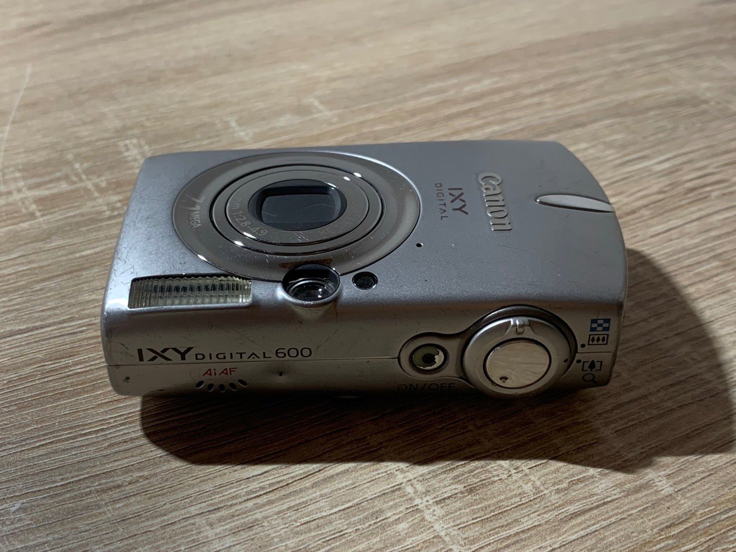 0600 Canon IXY DIGITAL 600 シルバー デジカメ 動作確認済み 【コ 