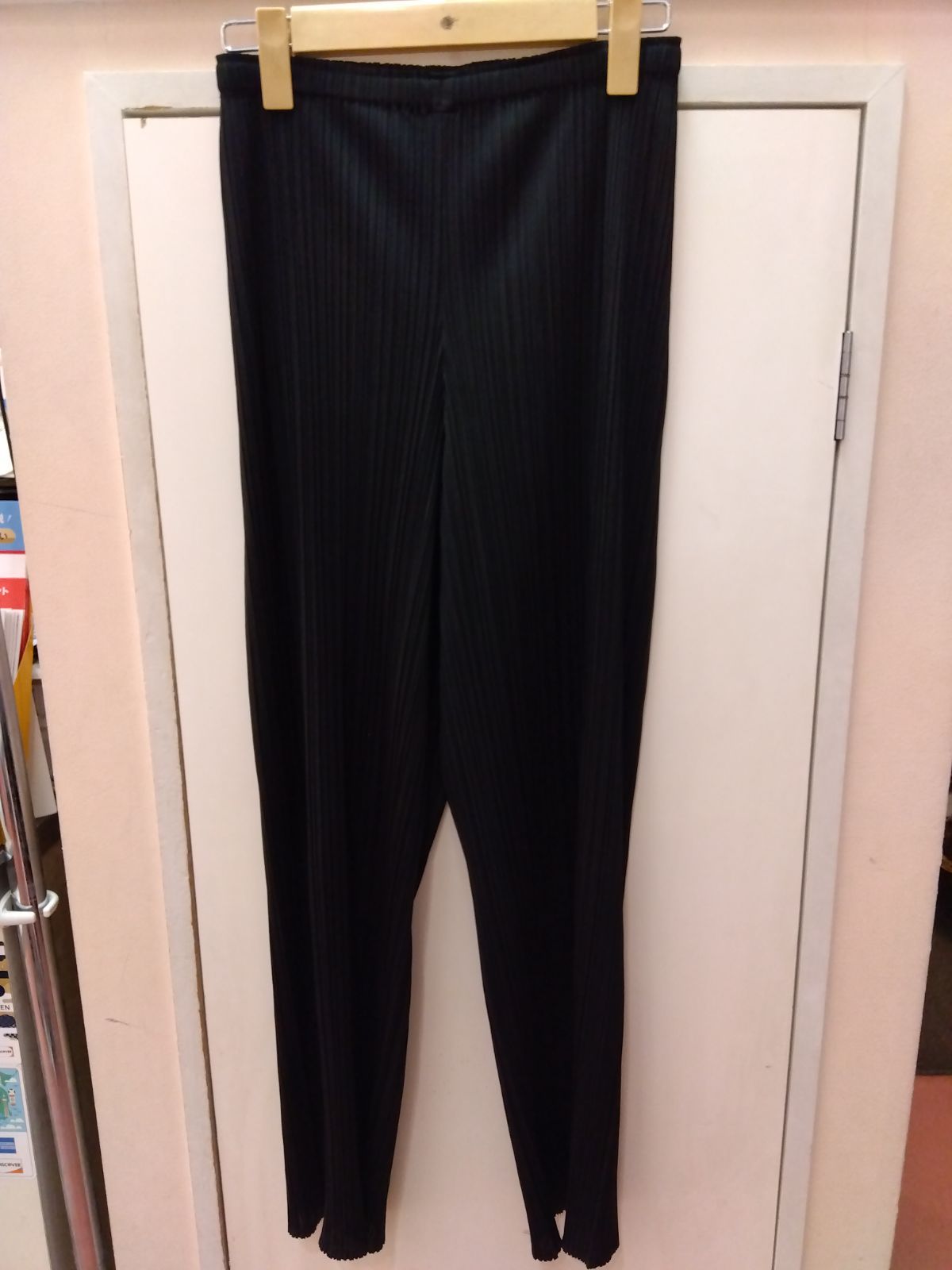 M17 プリーツプリーズ PLEATS PLEASE ブラックカラー パンツ シンプル プリーツ加工 日本製 イッセイミヤケ