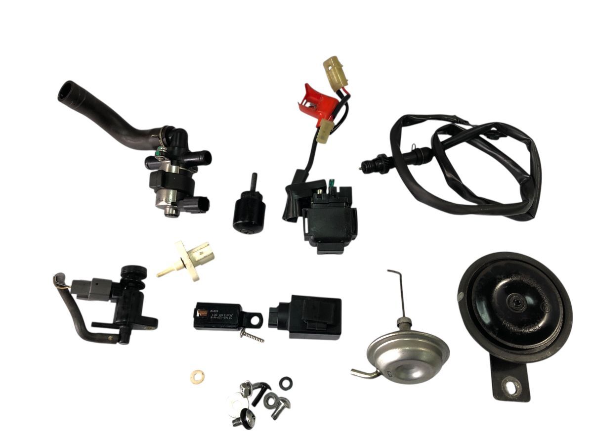 HONDA　CBR1000RR　SC57　後期　06-08　電装セット　リレーセット　スイッチ　スターターリレーなど　作動OK　流用にも（中古）2885-N2482