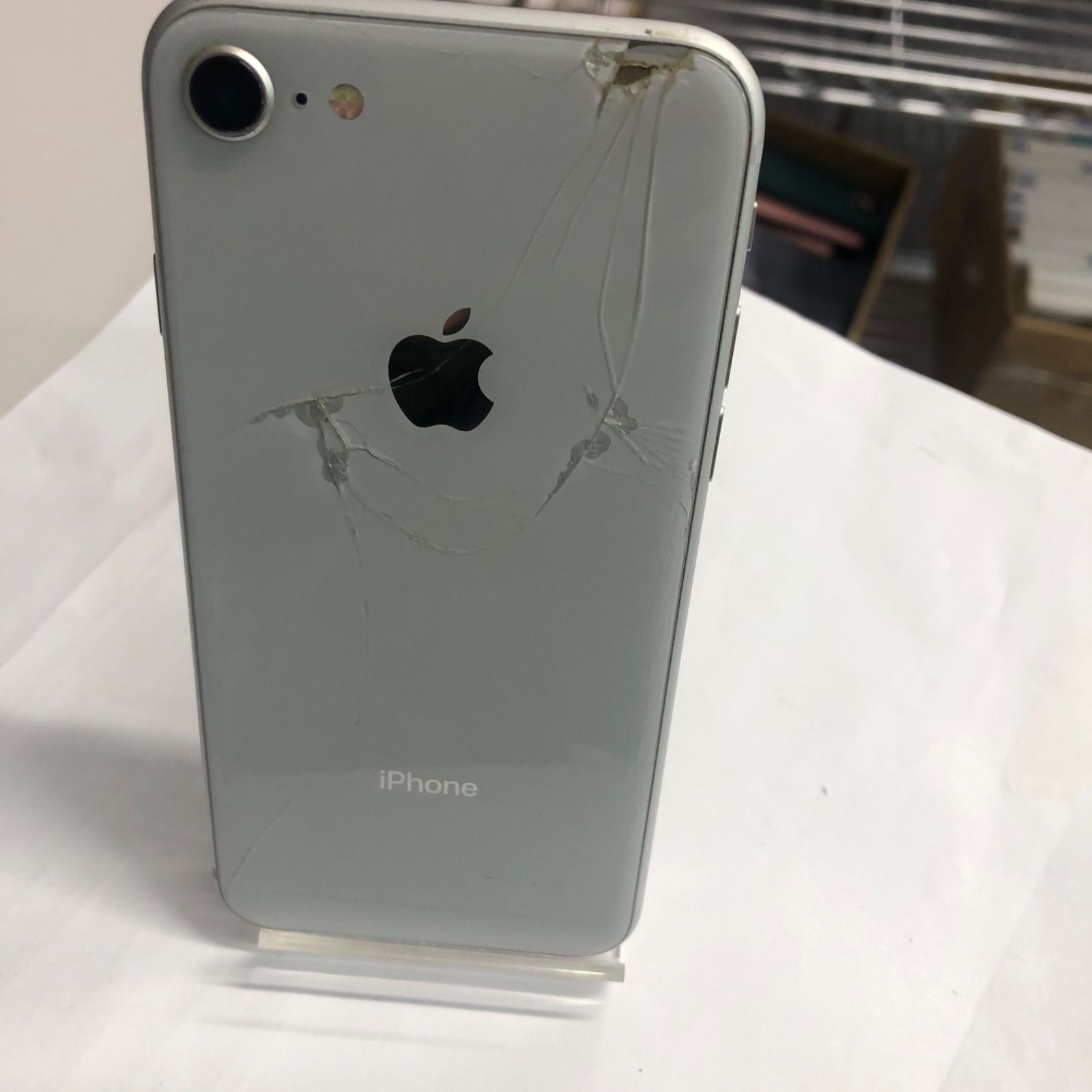 iPhone 8 64GB ホワイト SIMFREE 訳あり - メルカリ