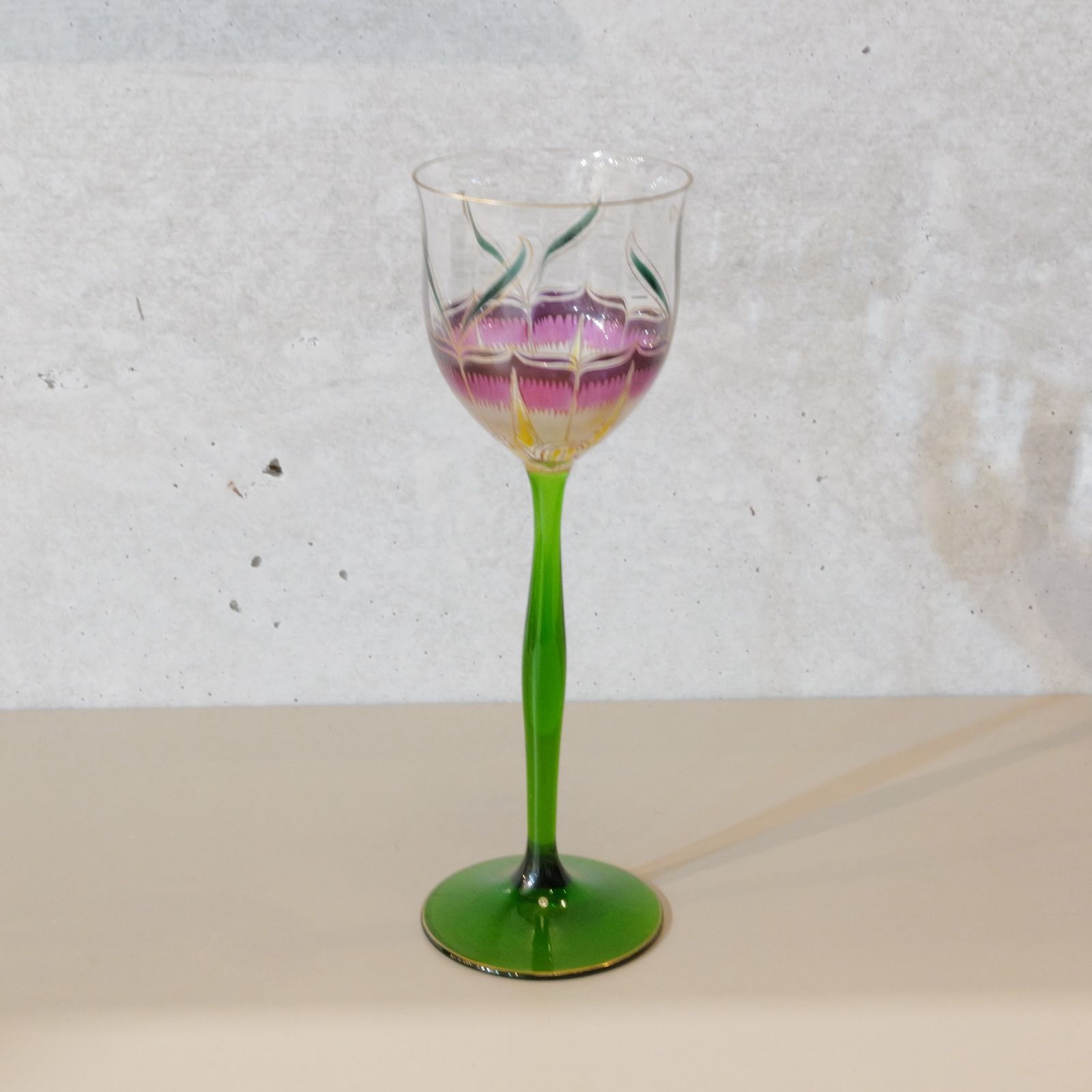 1900年頃 テリジェンタール アールヌーヴォー様式 花文様 ワイングラス エナメル彩 金彩 ドイツ アンティーク 王侯貴族愛用 希少 硝子工芸