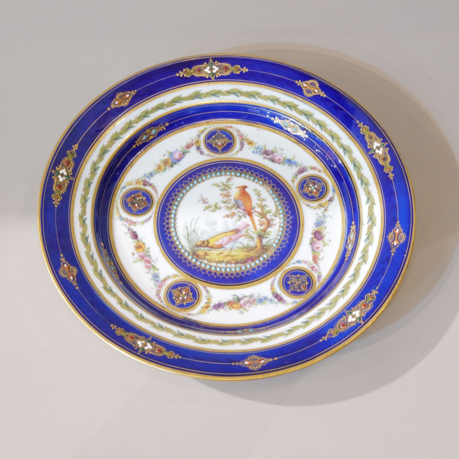 18世紀 セーブル窯 鳥類学 絵付けプレート 王者の青 金彩 セーヴル 磁器 フランス アンティーク 飾皿 博物画 鳥 置物 骨董 美術品 直径24cm