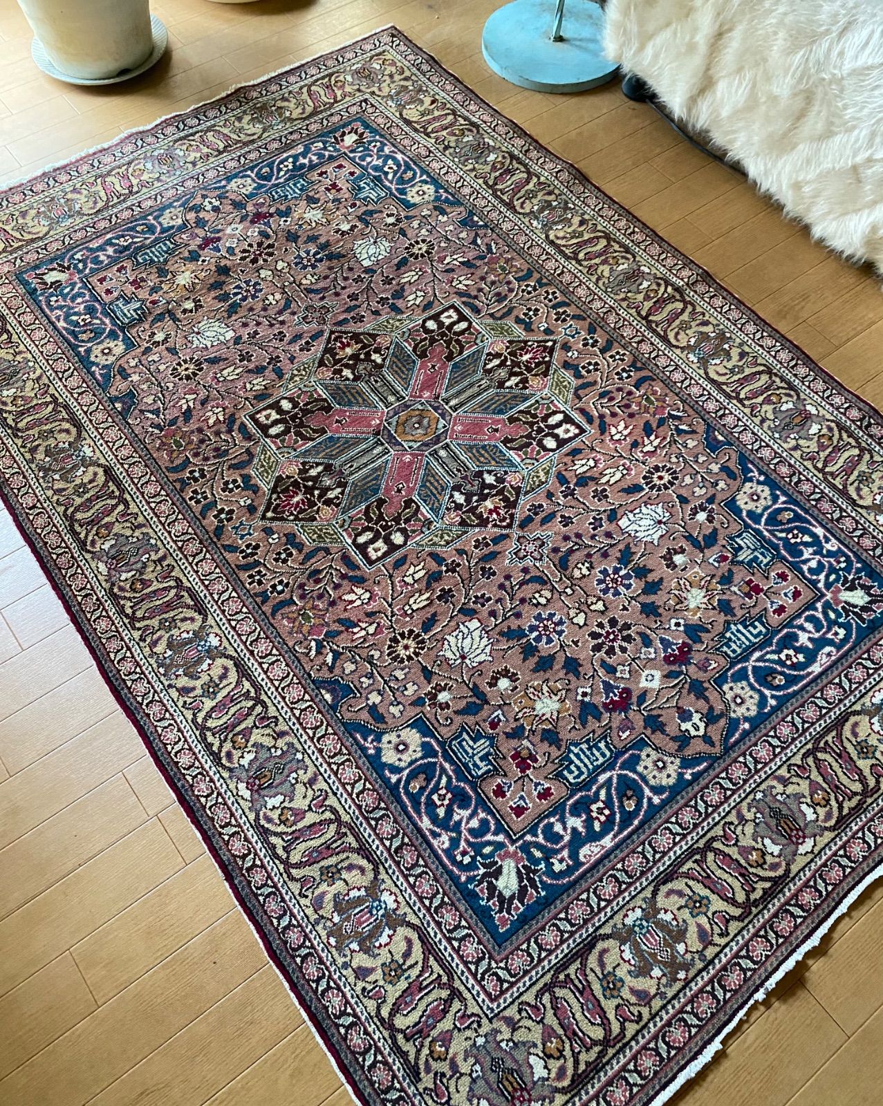 見事な小花模様が素敵なトルコ手織りウールラディック絨毯700年以上 