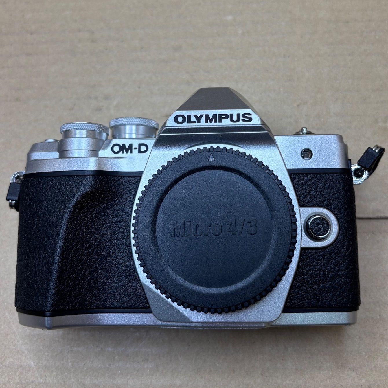 美品・動作品 OLYMPUS ミラーレス一眼 OM-D E-M10 MarkIII ボディー 
