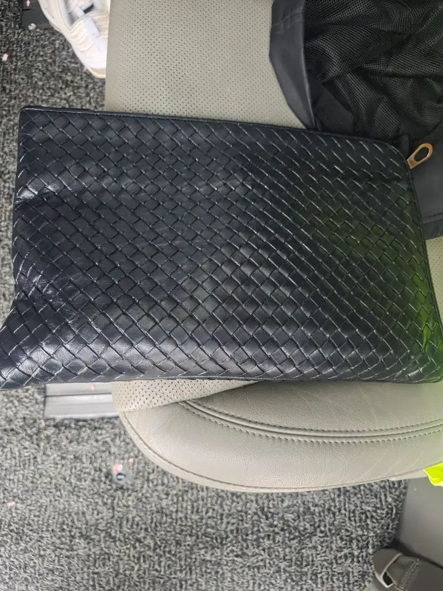 ボッテガ・ヴェネタ クラッチバッグ 正規品 傷あり 出品