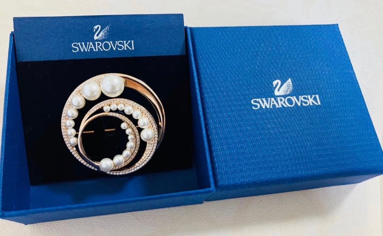 Swarovski ホルン型ブローチの通販 | SITEHUBPREVIEW