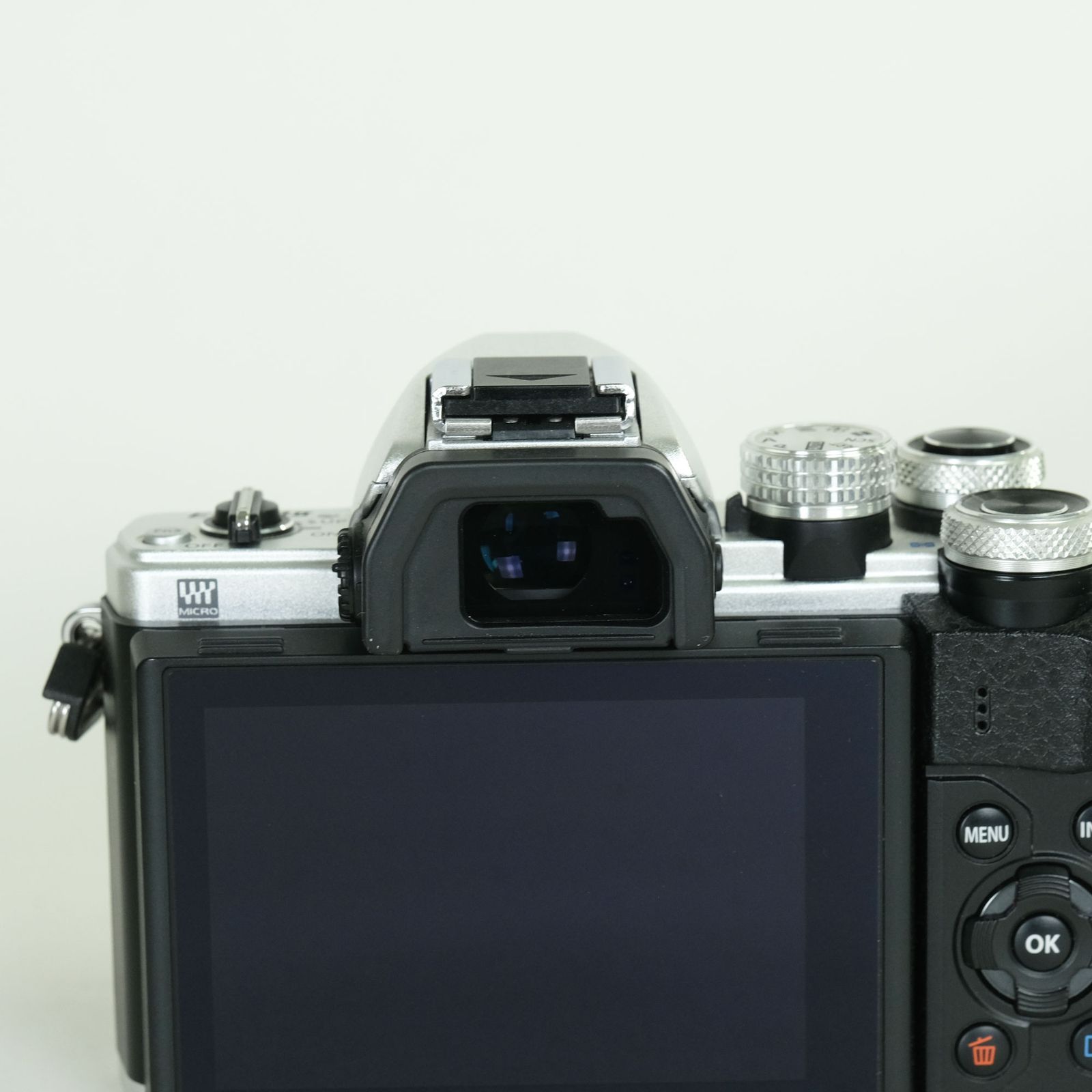良品 | シャッター数3,290回] OLYMPUS OM-D E-M10 Mark II [ボディ